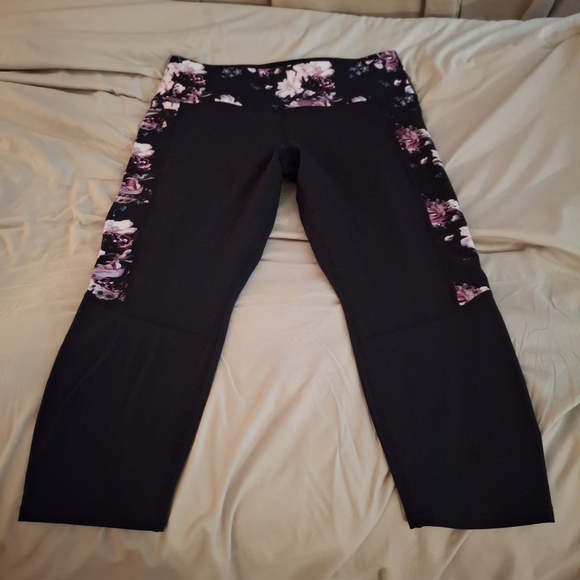 Skechers Los Angeles Women's Black and Purple Floral Leggings - Picture 7 of 7